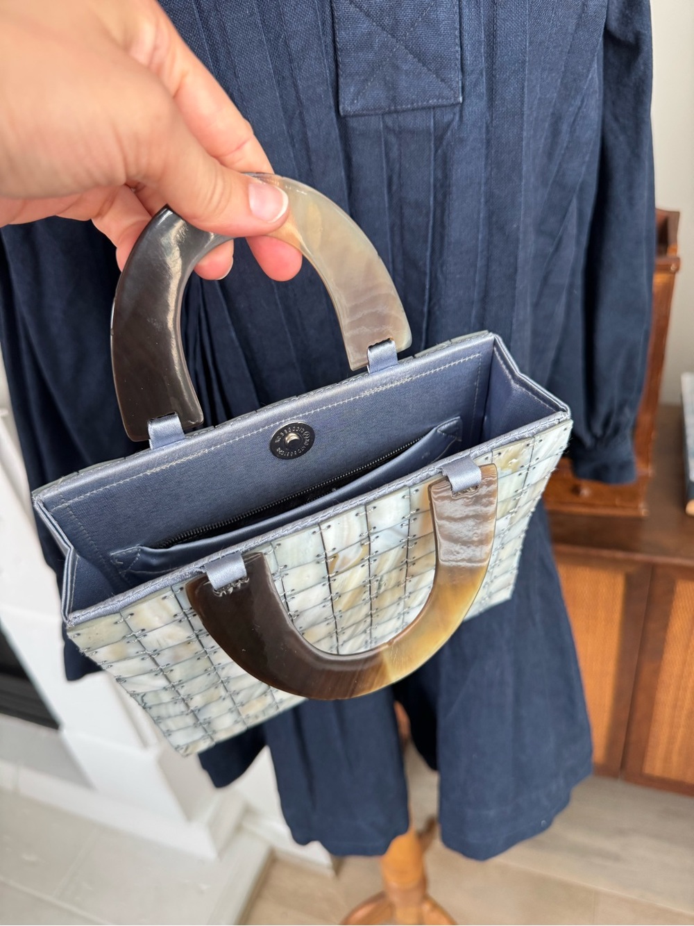 Chic Light Blue Shell Top-Handle Mini Bag - Picture 2 of 3
